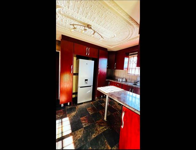 3 BEDROOM HOUSE FOR SALE IN KWAZAKHELE
